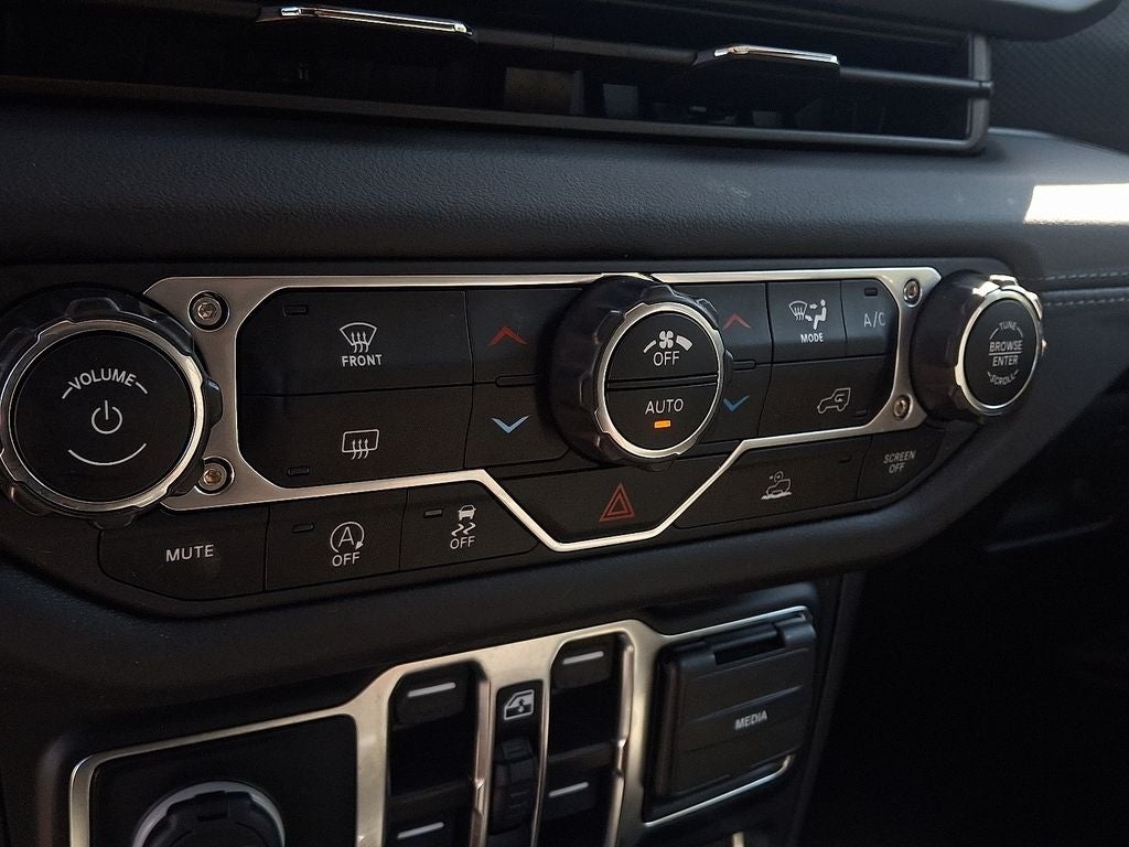 2024 Jeep Wrangler Rubicon w/Customer Preferred Package 24R