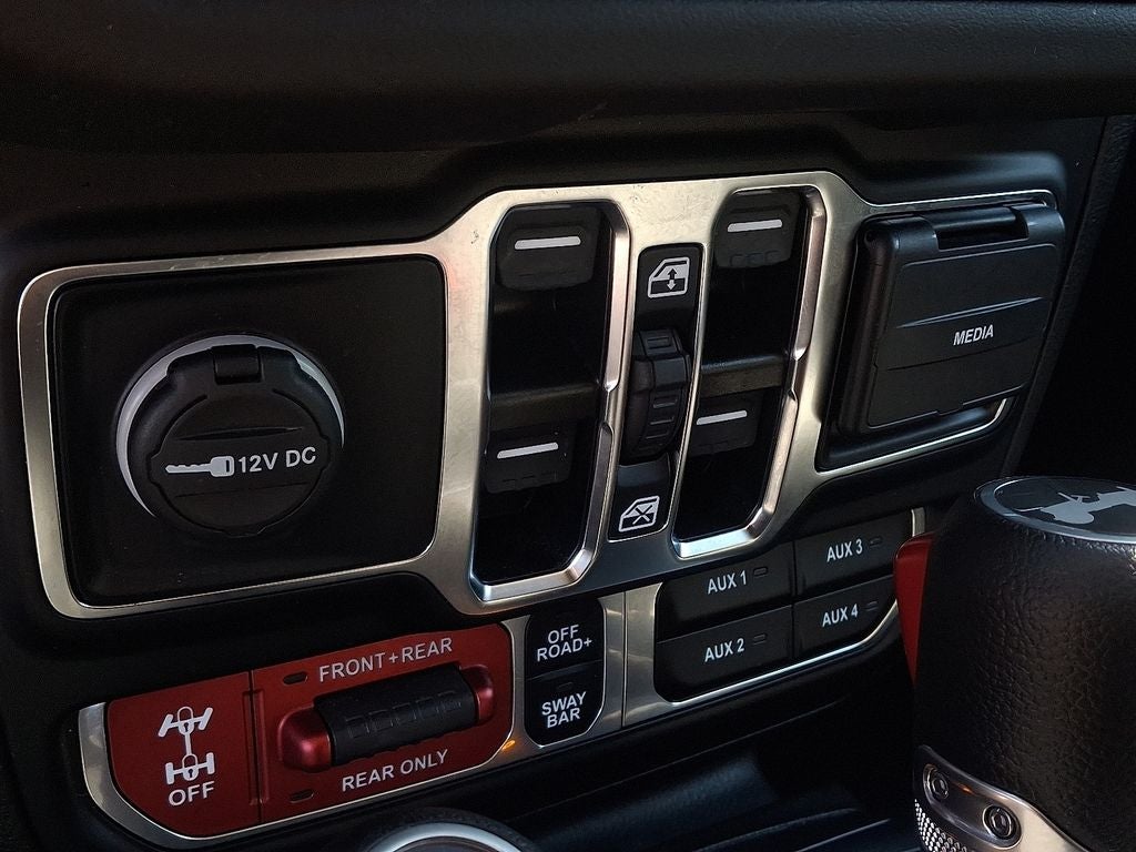 2024 Jeep Wrangler Rubicon w/Customer Preferred Package 24R