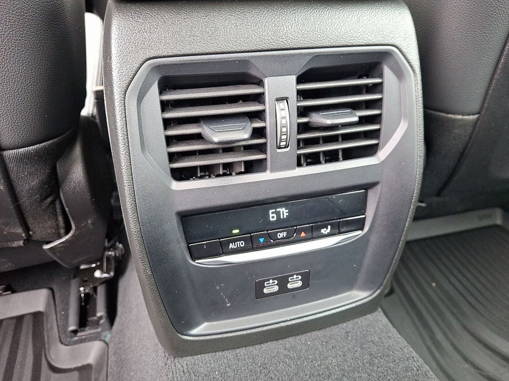 2026 BMW 3 Series 330i xDrive w/Premium Package