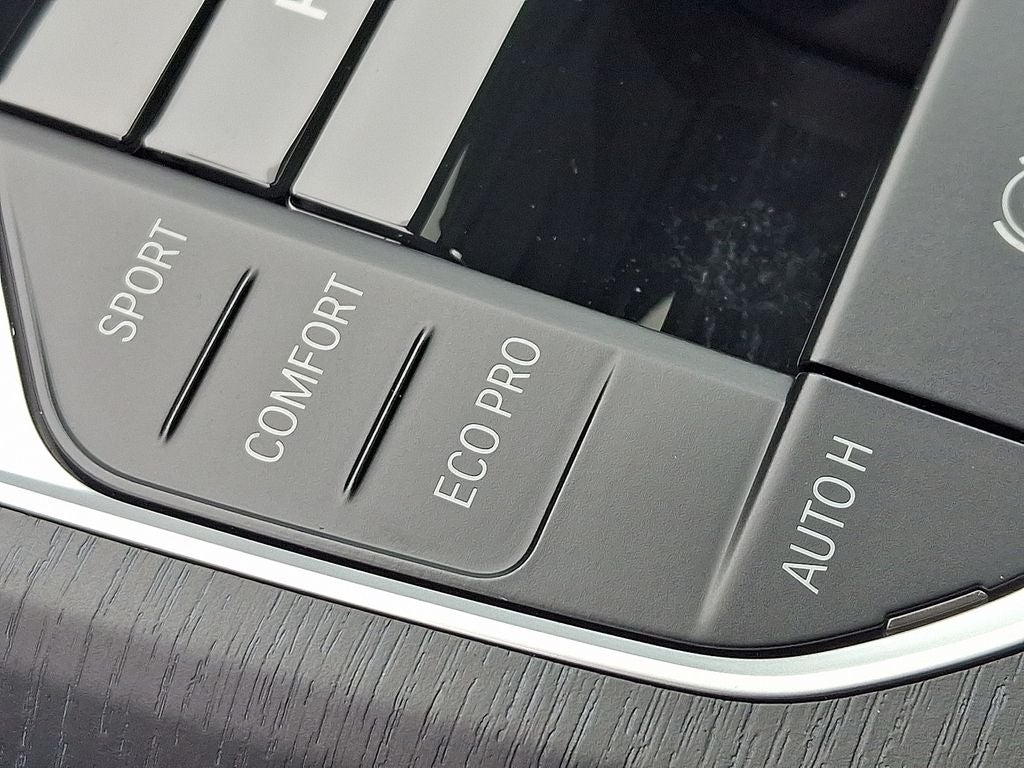2026 BMW 3 Series 330i xDrive w/Premium Package