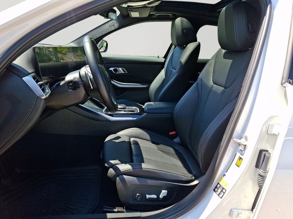 2023 BMW 3 Series 330i xDrive w/Premium Package
