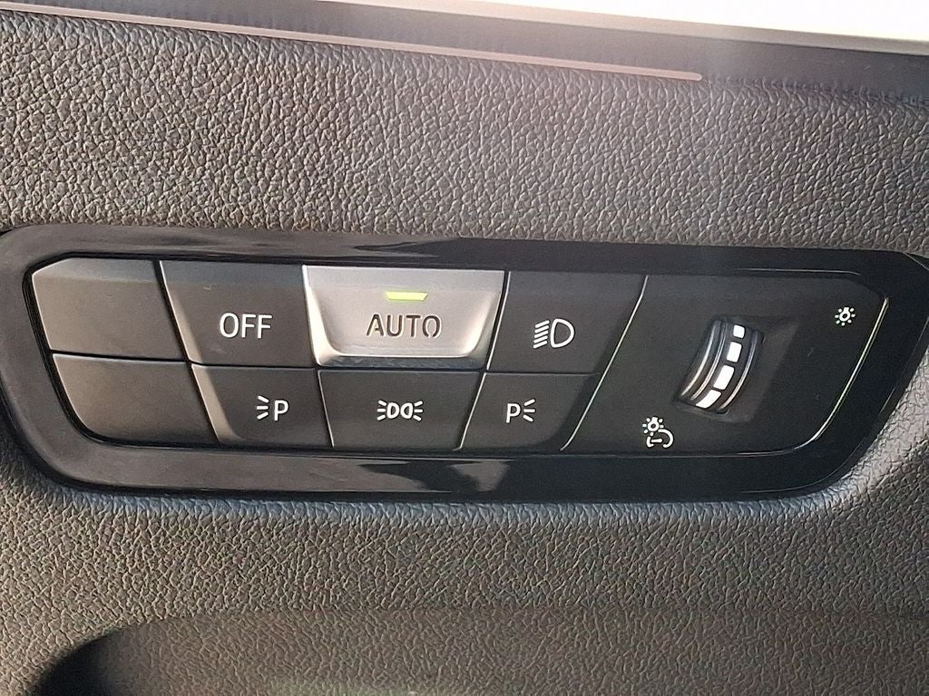 2023 BMW 3 Series 330i xDrive w/Premium Package