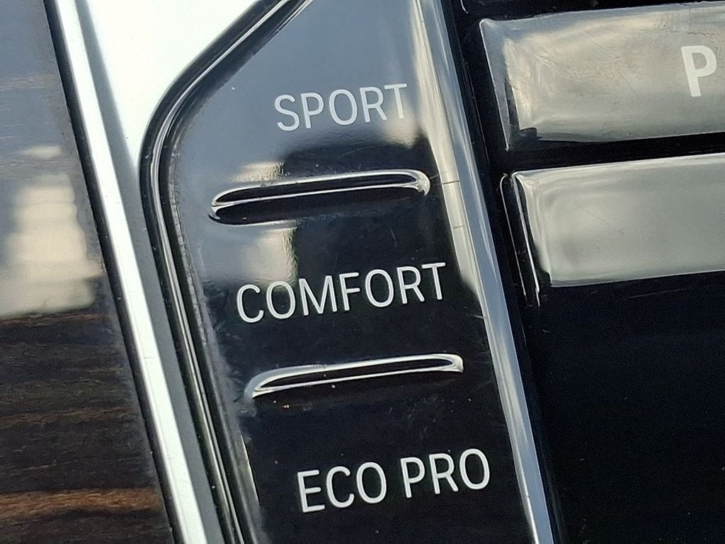 2025 BMW X5 xDrive40i w/Premium Package & Comfort Package