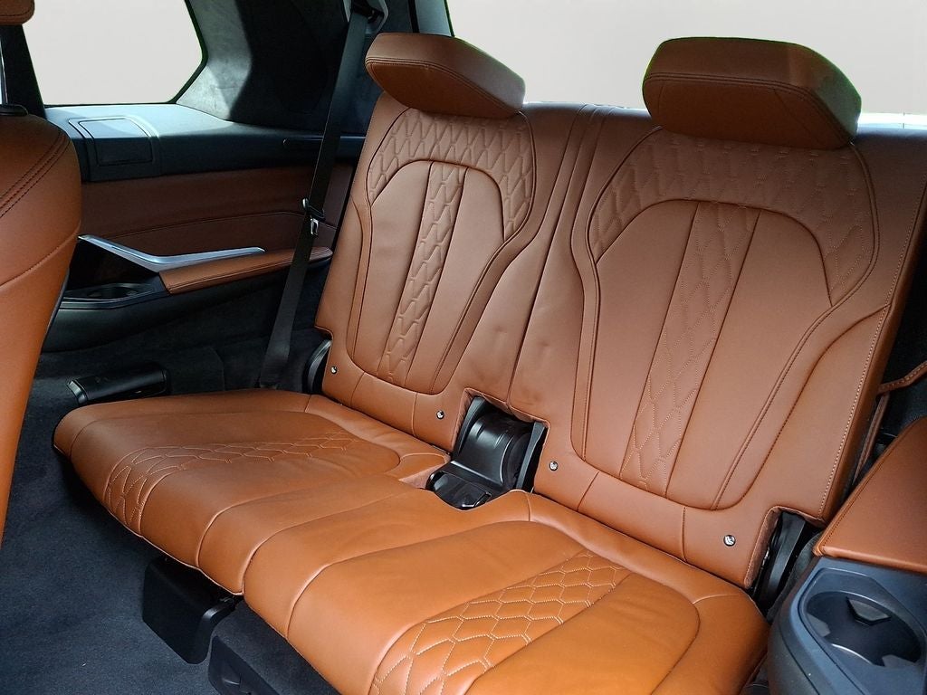 2025 BMW X7 M60i w/Executive Package