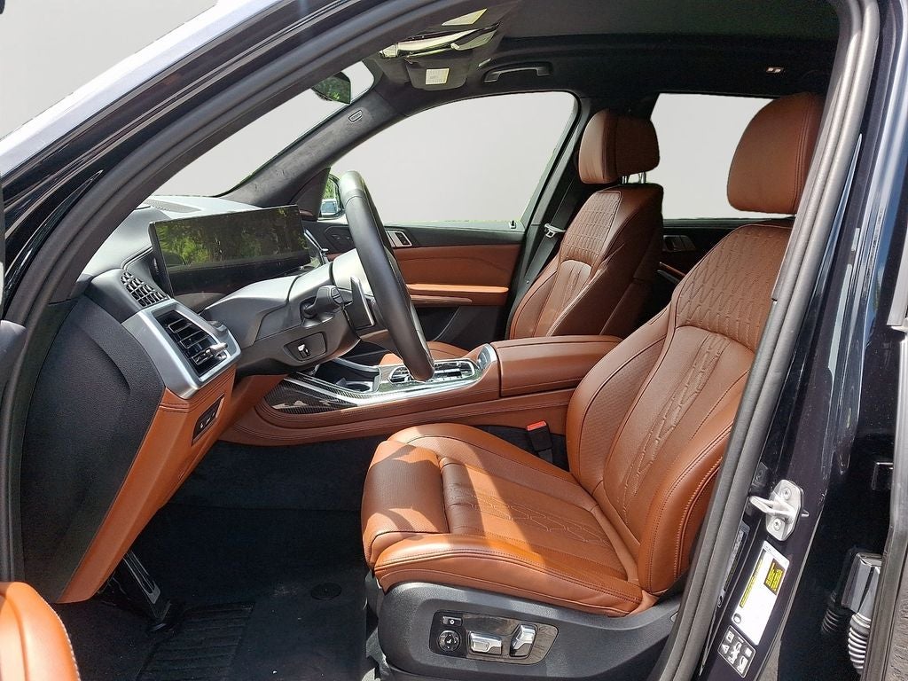 2025 BMW X7 M60i w/Executive Package