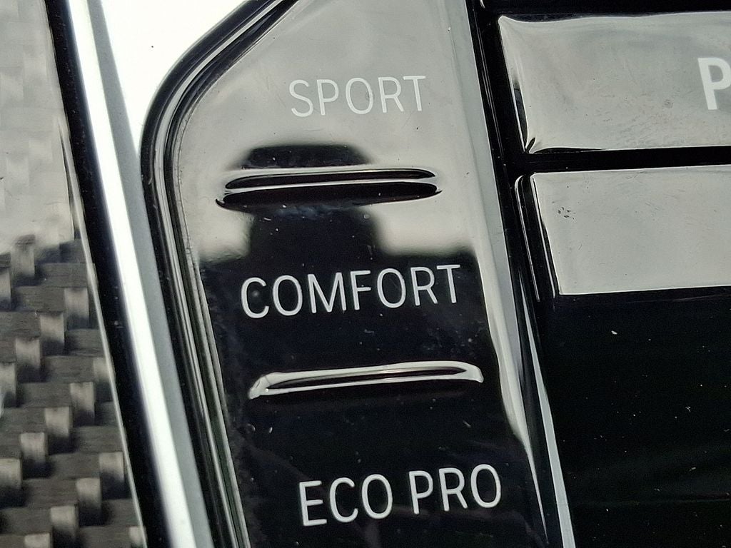 2025 BMW X7 M60i w/Executive Package