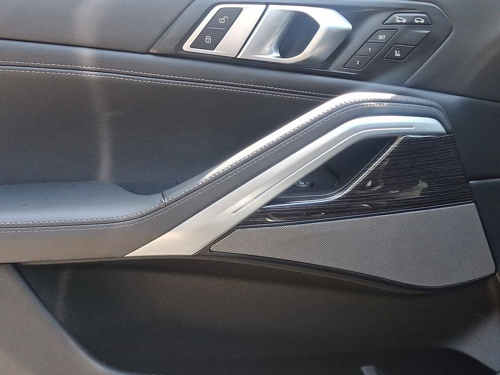 2025 BMW X6 xDrive40i w/Premium Package
