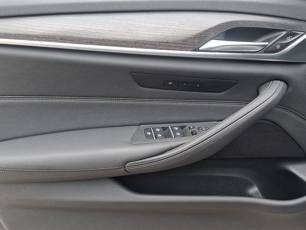 2023 BMW 5 Series 530i xDrive w/Convenience Package