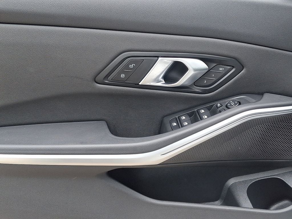 2025 BMW 3 Series 330i xDrive w/Convenience Package