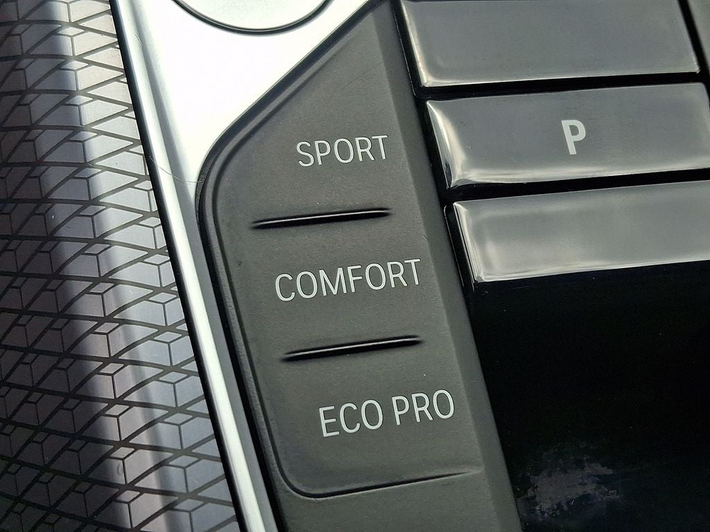 2025 BMW 3 Series 330i xDrive w/Convenience Package