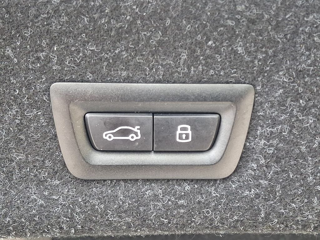 2025 BMW 3 Series 330i xDrive w/Convenience Package