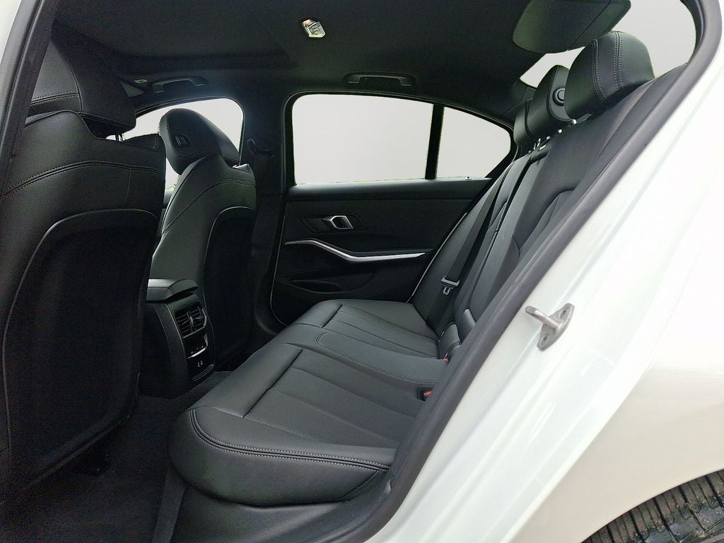 2025 BMW 3 Series 330i xDrive w/Convenience Package