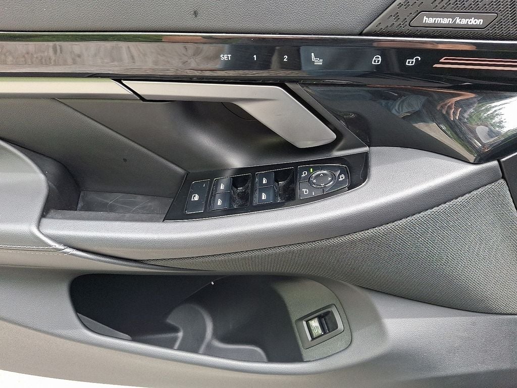 2026 BMW 5 Series 530i xDrive w/Premium Package