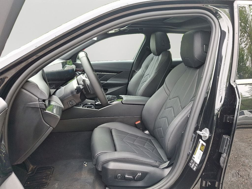 2026 BMW 5 Series 530i xDrive w/Premium Package