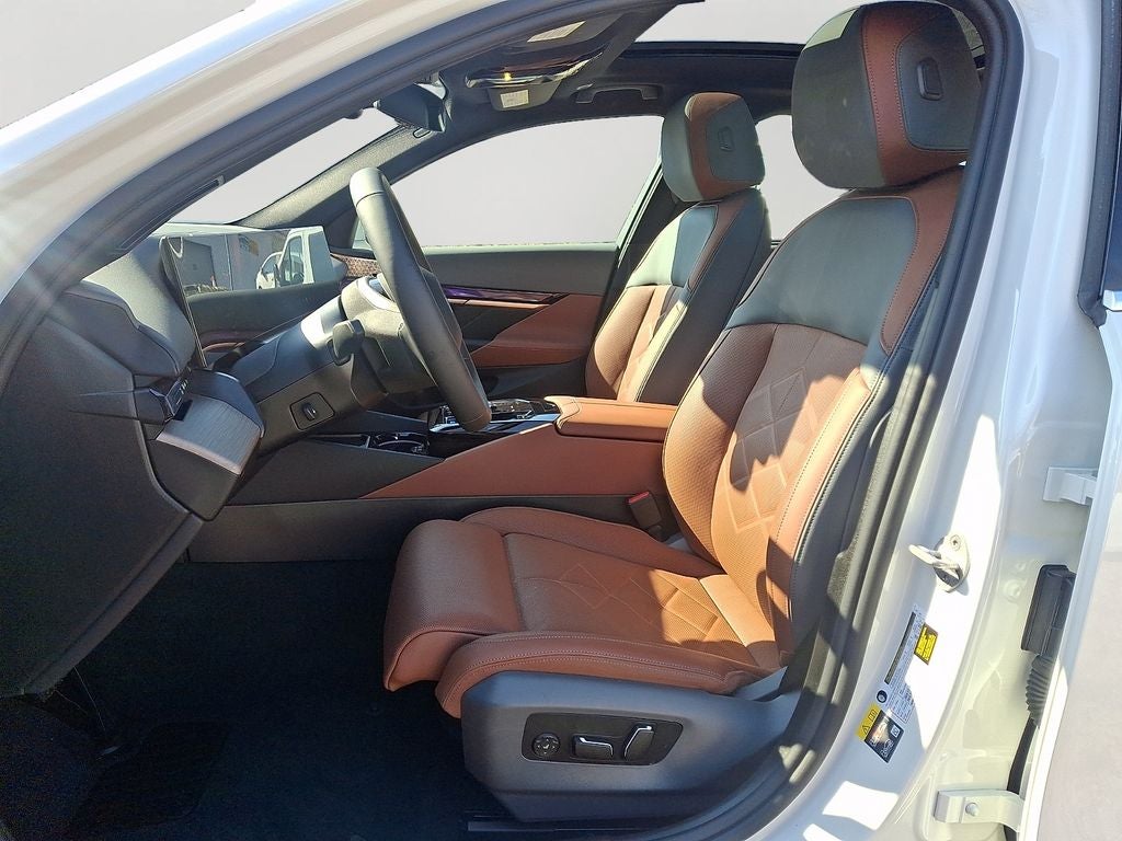 2026 BMW i5 xDrive40 w/Executive Package & Luxury Seating Package