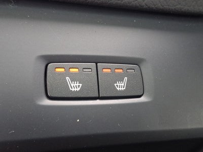 2022 Volvo XC60 B5 Momentum w/Climate Package