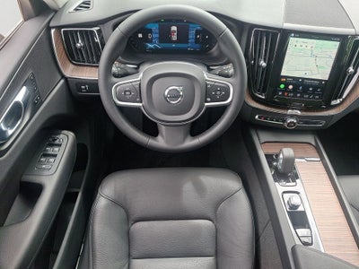 2022 Volvo XC60 B5 Momentum w/Climate Package