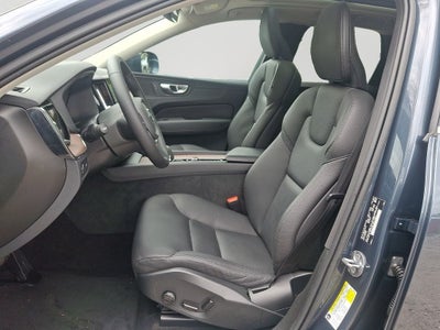 2022 Volvo XC60 B5 Momentum w/Climate Package