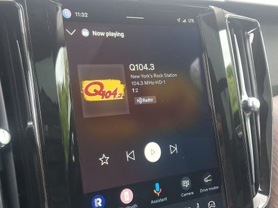 2022 Volvo XC60 B5 Momentum w/Climate Package