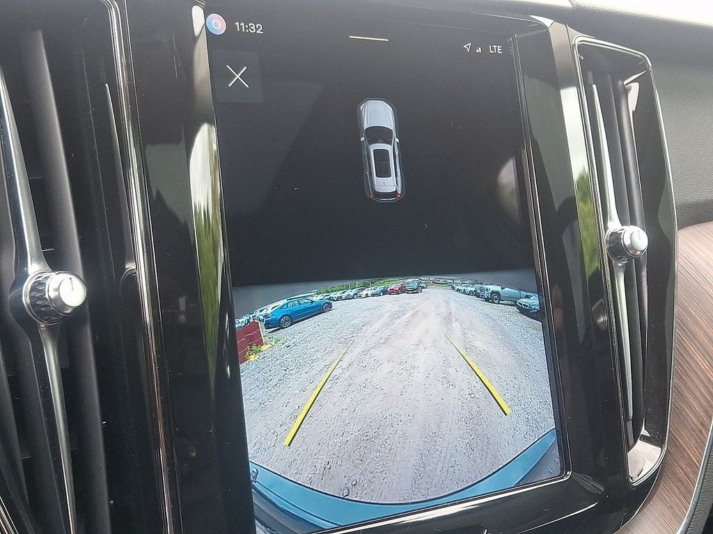 2022 Volvo XC60 B5 Momentum w/Climate Package