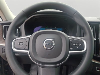 2022 Volvo XC60 B5 Momentum w/Climate Package