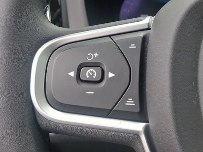 2022 Volvo XC60 B5 Momentum w/Climate Package