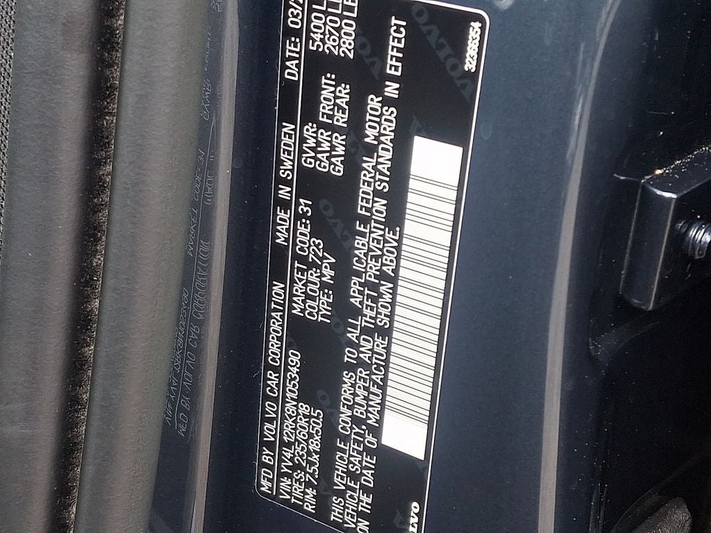 2022 Volvo XC60 B5 Momentum w/Climate Package