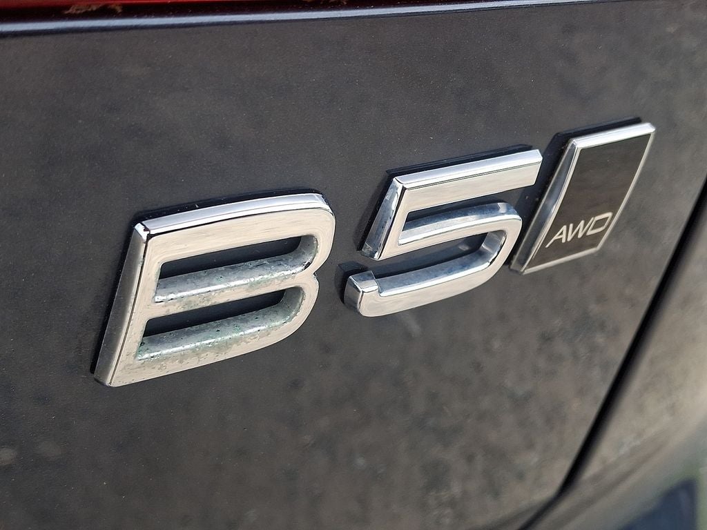 2022 Volvo XC60 B5 Momentum w/Climate Package