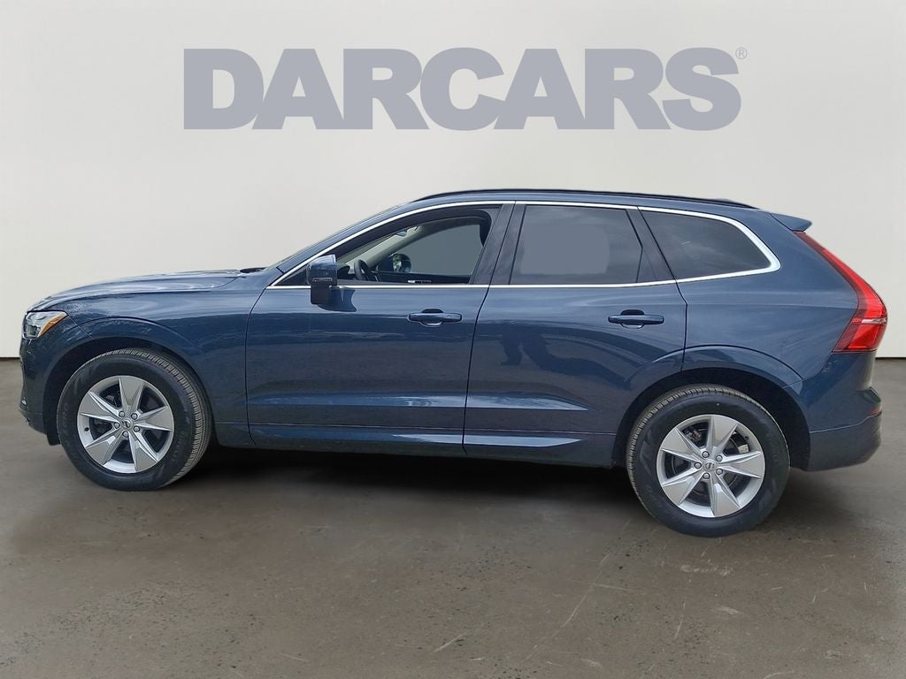2022 Volvo XC60 B5 Momentum w/Climate Package