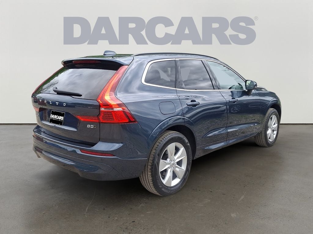 2022 Volvo XC60 B5 Momentum w/Climate Package