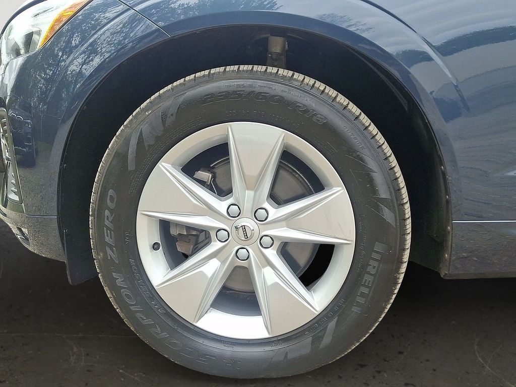 2022 Volvo XC60 B5 Momentum w/Climate Package
