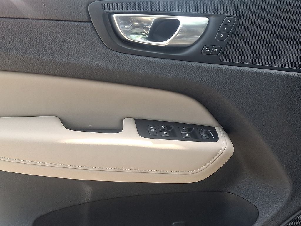 2026 Volvo XC60 B5 Core w/Climate package