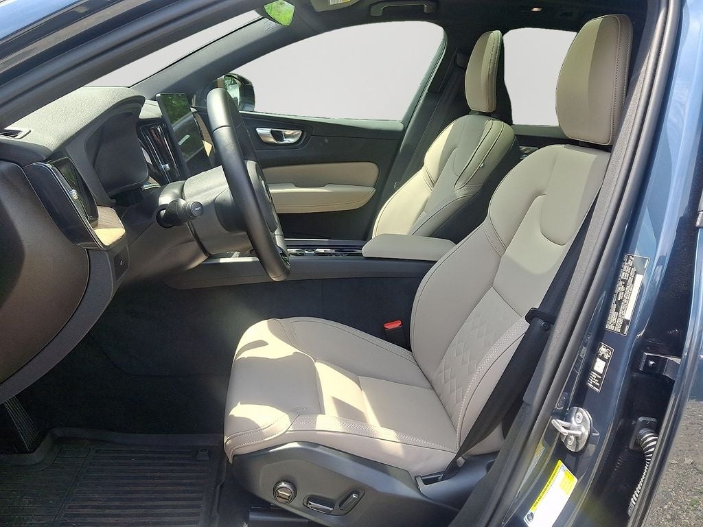 2026 Volvo XC60 B5 Core w/Climate package