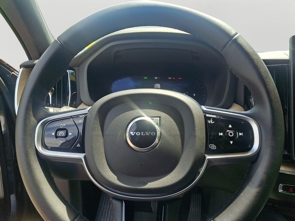 2026 Volvo XC60 B5 Core w/Climate package
