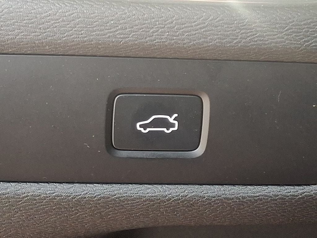 2026 Volvo XC60 B5 Core w/Climate package