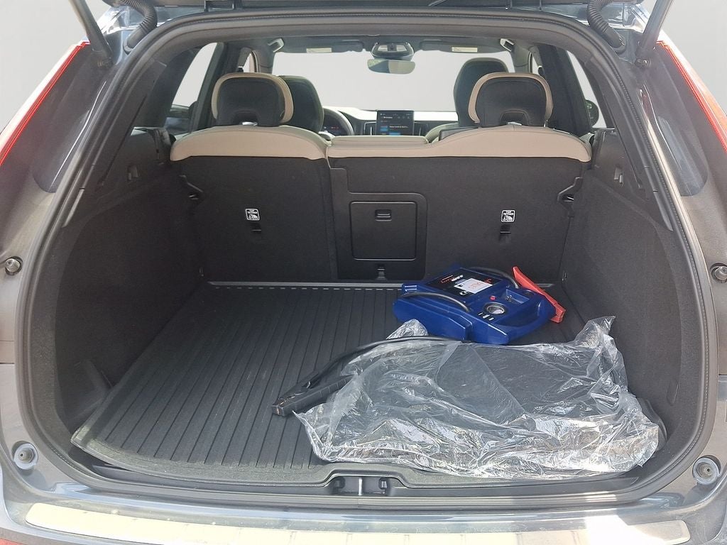 2026 Volvo XC60 B5 Core w/Climate package
