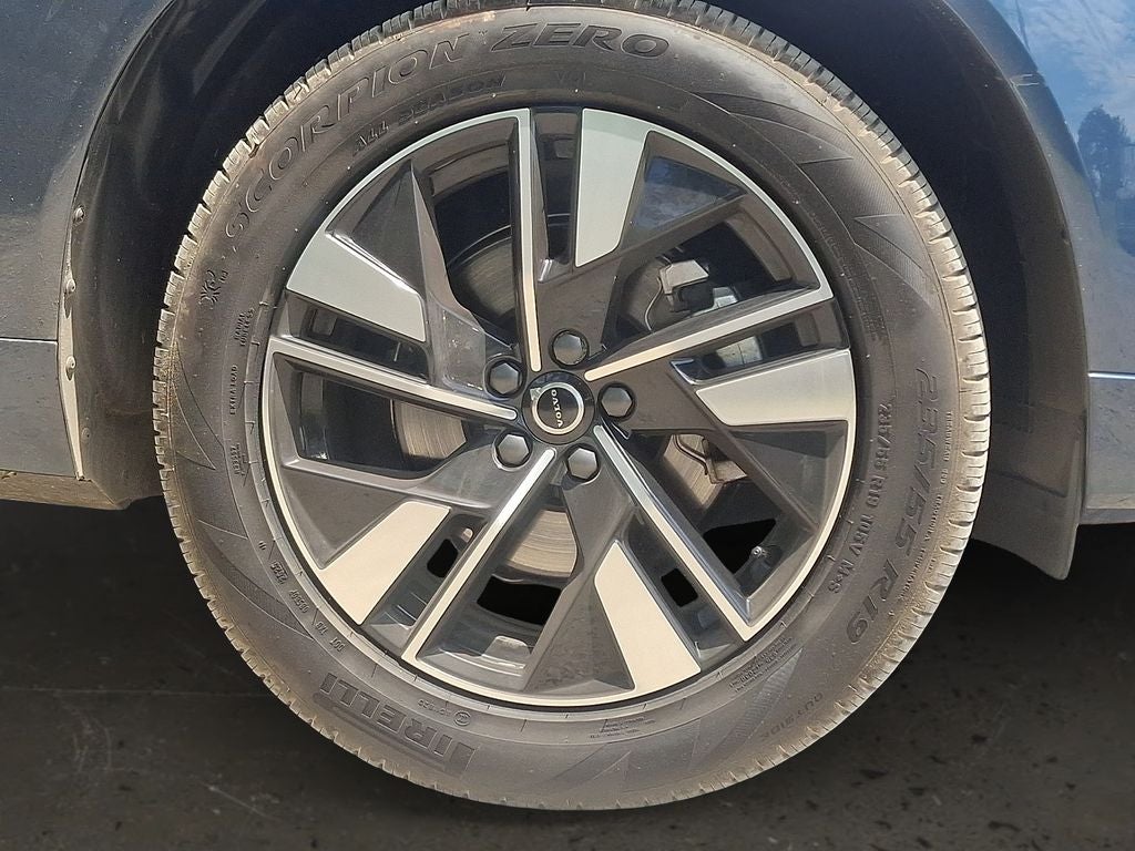 2026 Volvo XC60 B5 Core w/Climate package