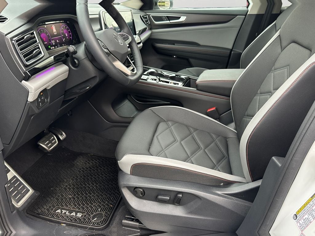 2024 Volkswagen Atlas 2.0T Peak Edition SE w/Technology - Low Miles!
