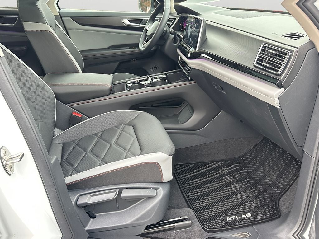 2024 Volkswagen Atlas 2.0T Peak Edition SE w/Technology - Low Miles!