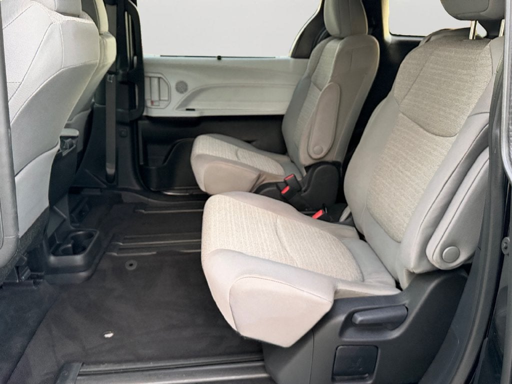 2025 Toyota Sienna LE 8 Passenger