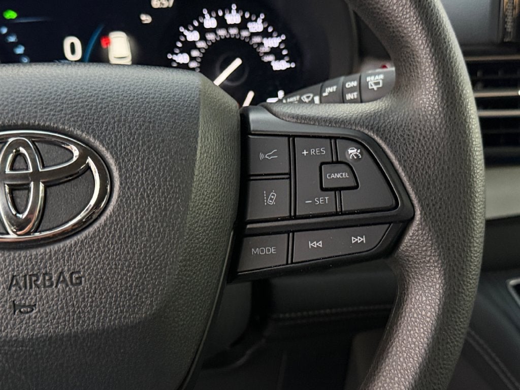 2025 Toyota Sienna LE 8 Passenger