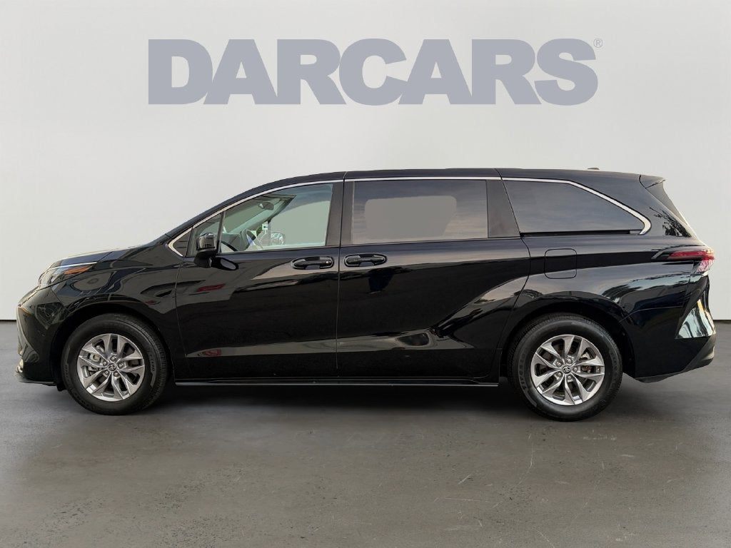 2025 Toyota Sienna LE 8 Passenger
