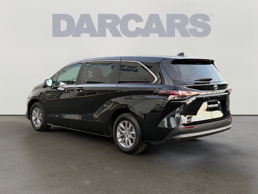 2025 Toyota Sienna LE 8 Passenger