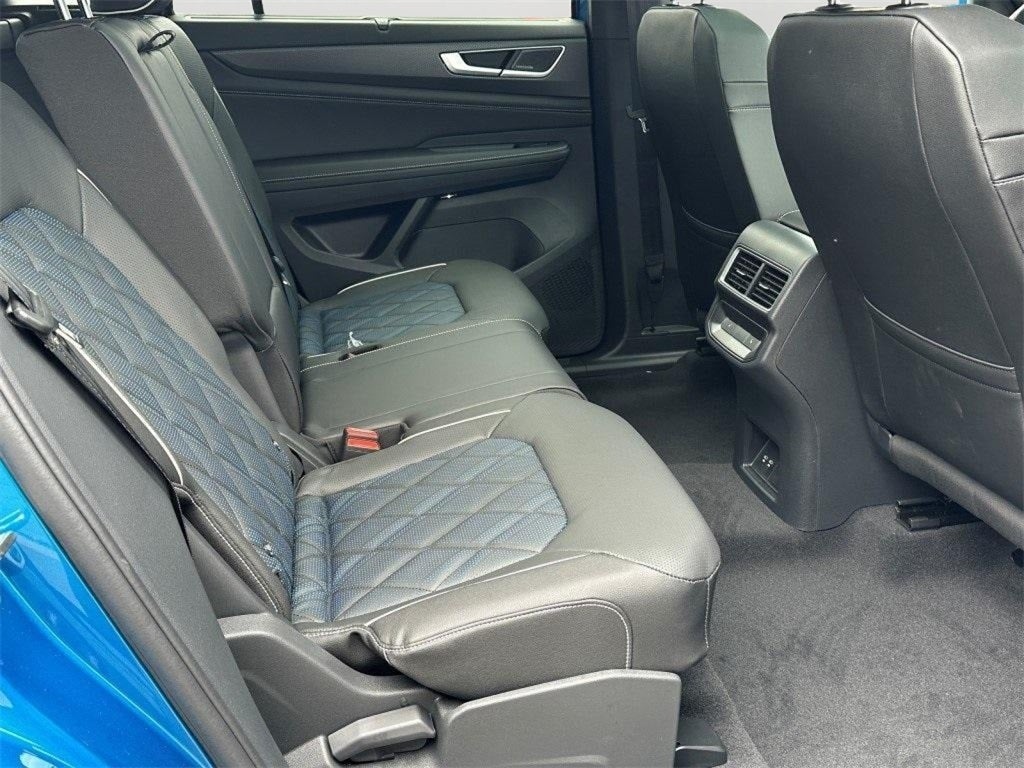 2025 Volkswagen Atlas Cross Sport 2.0T SEL Premium R-Line