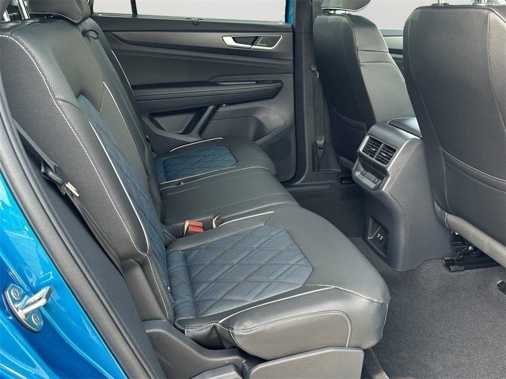 2025 Volkswagen Atlas Cross Sport 2.0T SEL Premium R-Line