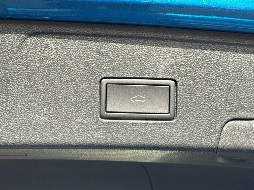 2025 Volkswagen Atlas Cross Sport 2.0T SEL Premium R-Line