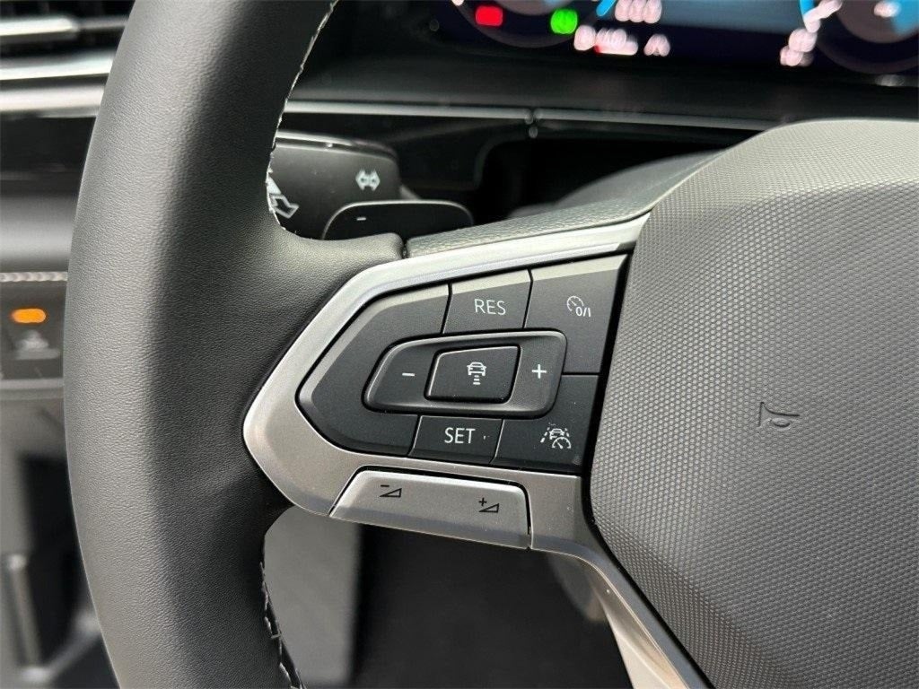 2025 Volkswagen Atlas Cross Sport 2.0T SE w/Technology