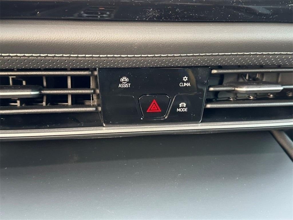 2025 Volkswagen Atlas Cross Sport 2.0T SE