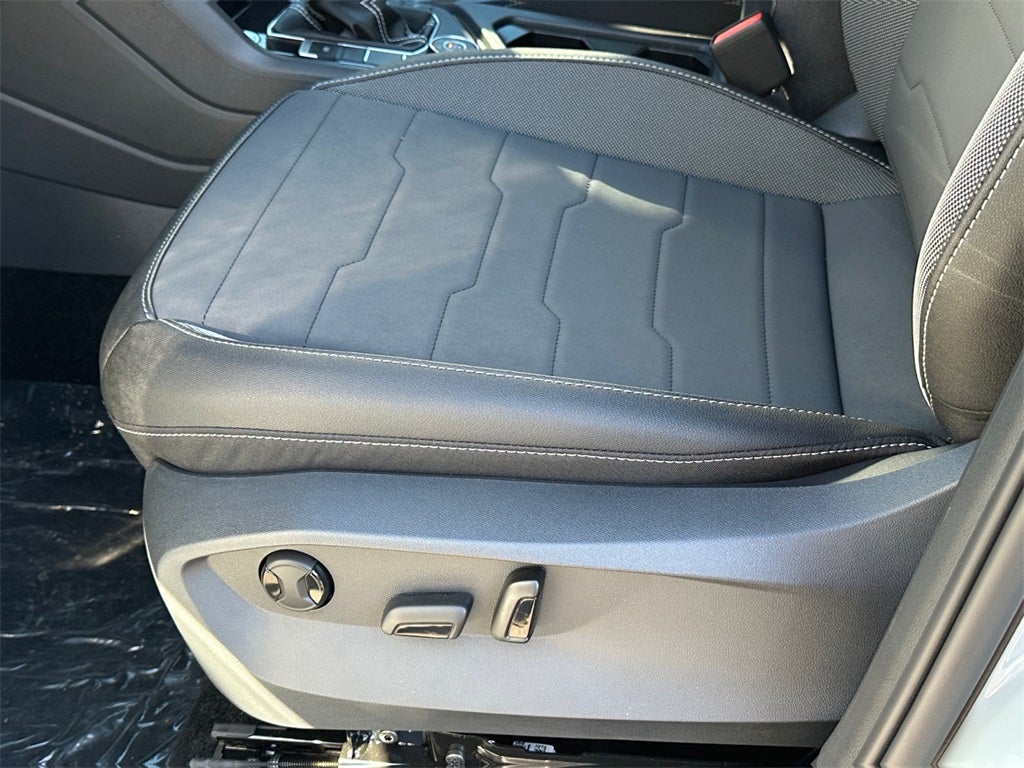 2025 Volkswagen Taos 1.5T SE Black