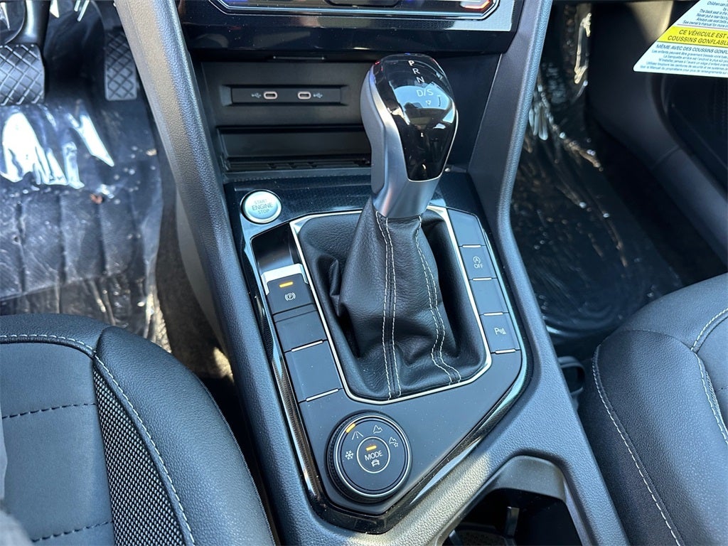 2025 Volkswagen Taos 1.5T SE Black